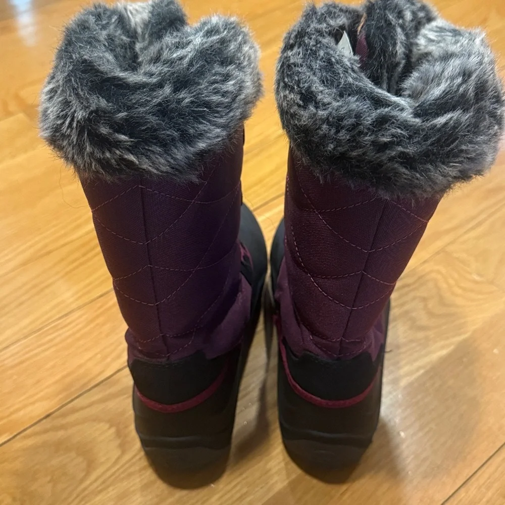 Kamik girls winter snow boots size 3 .
